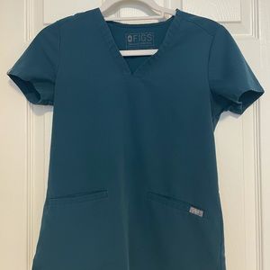 Figs casma 3-pocket top